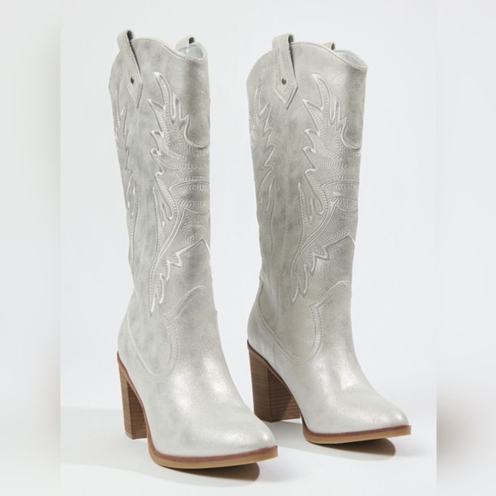Dolly Burnished Silver Boots
